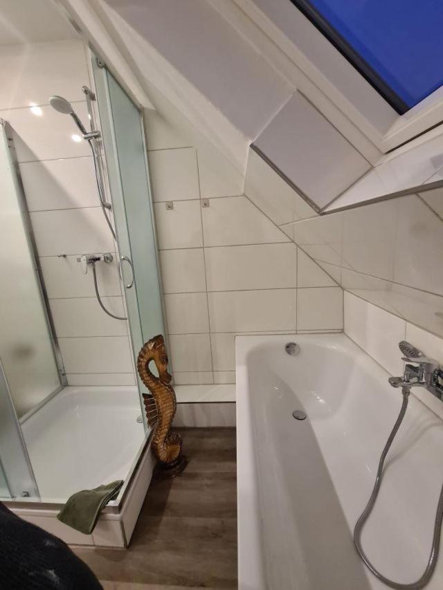 Pilgrims "Rosalie" Grosse Fewo Mit 3 Schlafzimmern, 1Bad, 2 Wc, Balkon, Fast Internet Brilon Esterno foto